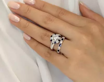 Fashion trend with diamond-encrusted zircon rings for girls