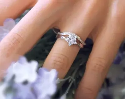 Solitaire Star Bridal Set Ring Star Cut Diamond Simulant Engagement Ring w/ Curve Wedding Half Band Ring 