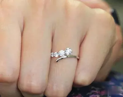 0.81 cttw Five Stones Crossover Ring Brilliant Cut Diamond Simulants Engagement Ring Bridal Ring Wedding Ring 